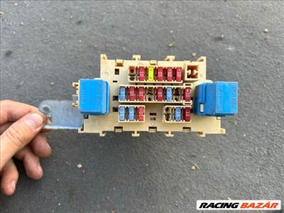 Nissan Qashqai (J10) NISSAN QASHQAI Biztosítéktábla Utastér