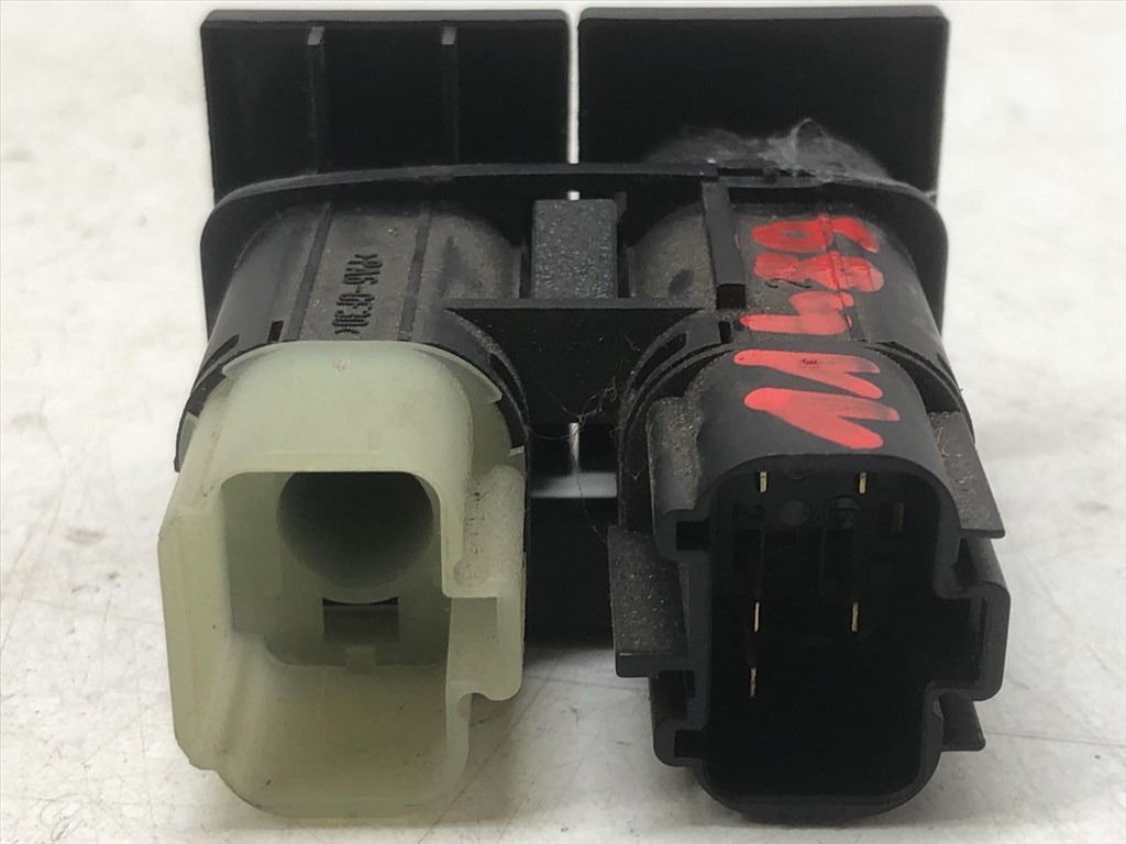 FORD MONDEO III (B4Y) 2.0 TDCi Csomagtérajtó Kapcsoló #11489# 1S7T19B514AA 5. kép