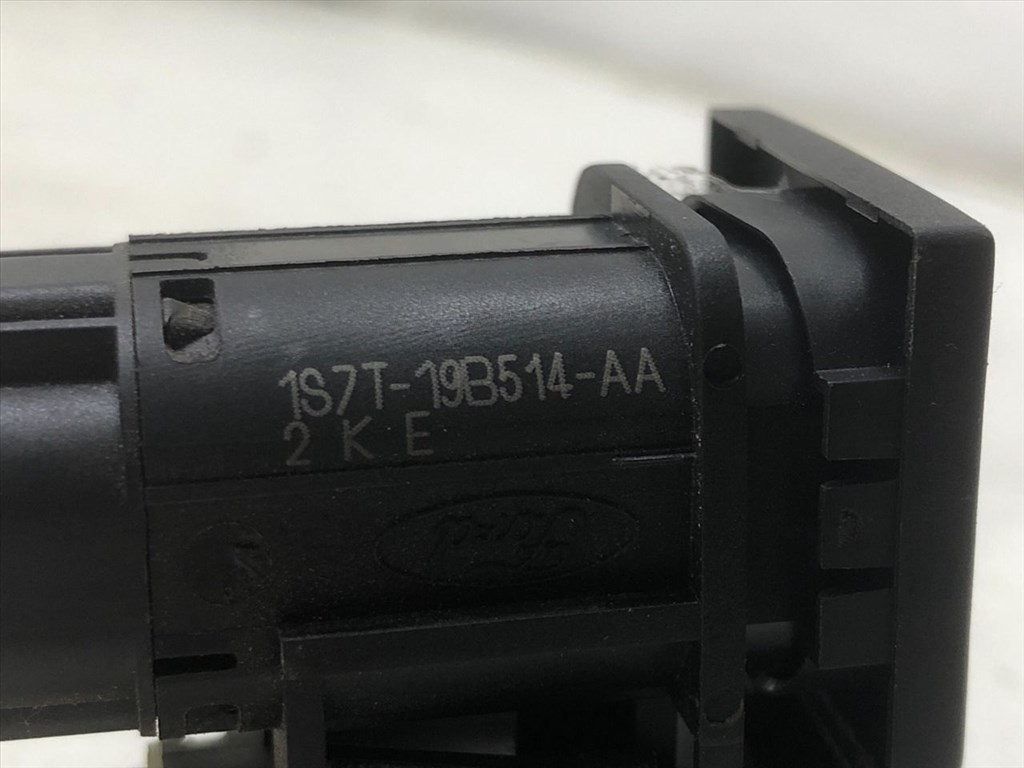 FORD MONDEO III (B4Y) 2.0 TDCi Csomagtérajtó Kapcsoló #11489# 1S7T19B514AA 9. kép