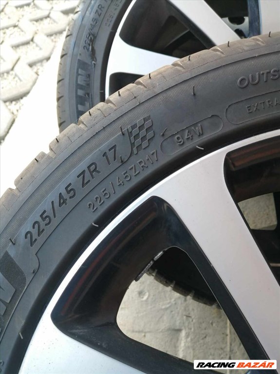 5x114.3 lyukosztású 17" újszerű alufelni, rajta 225/45 újszerű Michelin nyári gumi gumi  1. kép