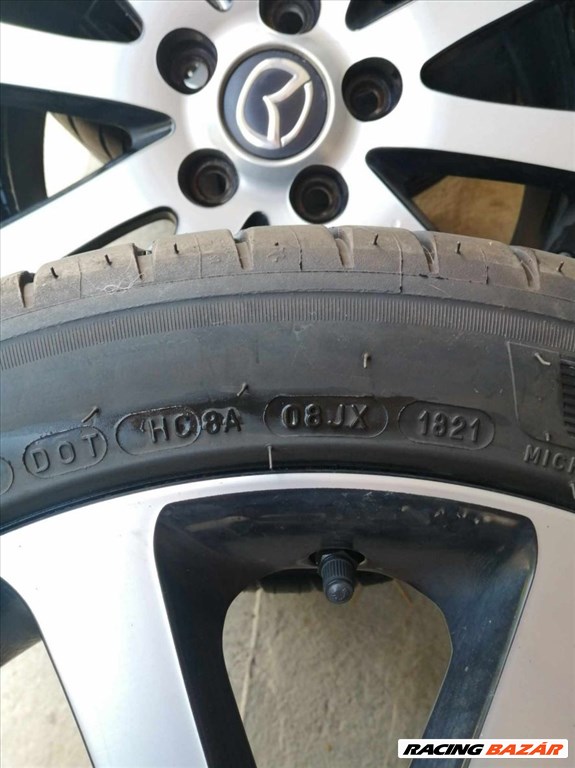  5x114.3 lyukosztású 17" újszerű alufelni, rajta 225/45 újszerű Michelin nyári gumi gumi  3. kép