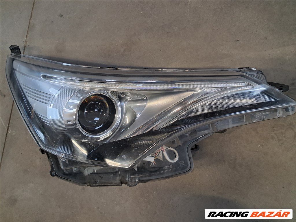 Toyota Avensis (T270 Facelift) Jobb fényszóró  3. kép