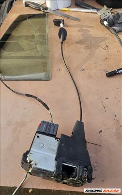 Ford Fusion Ajtózár zárszerkezet 