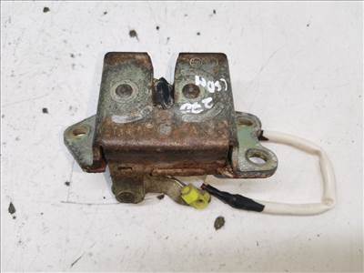 TOYOTA AVENSIS I (T220) 1.8 (ZZT221_) Csomagtérajtó Zárszerkezet #31168#