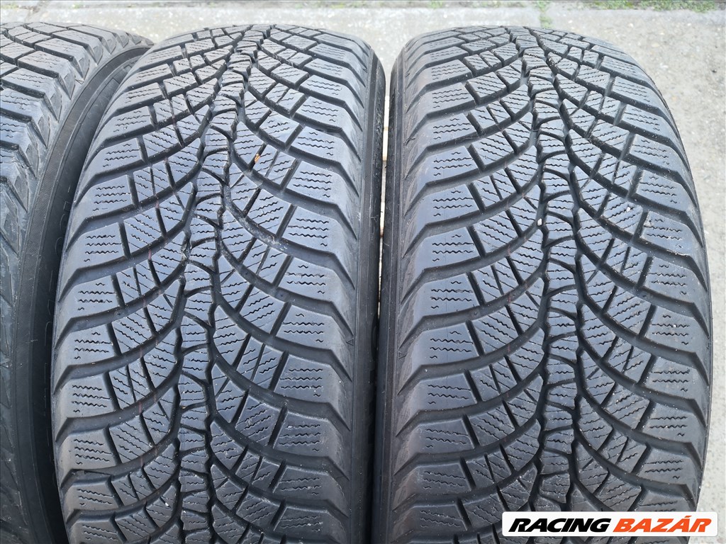 215/55R17-es Kumho téli gumi  6. kép