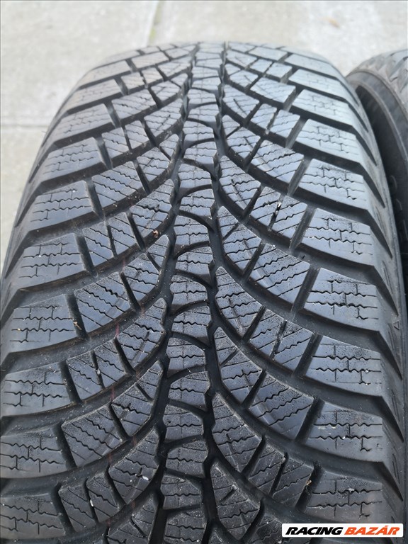 215/55R17-es Kumho téli gumi  2. kép