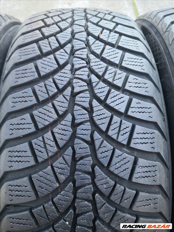 215/55R17-es Kumho téli gumi  3. kép