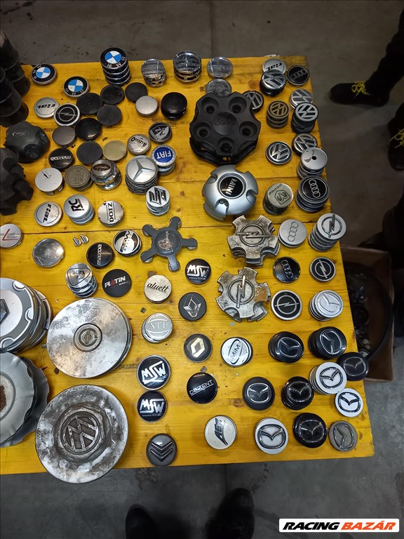 Felni középkupakok a 3db kép alapján választható 1. kép