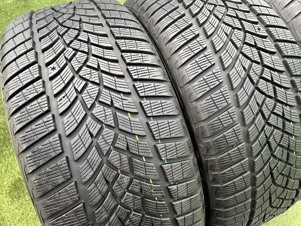 275/40 R22 Goodyear UltraGrip Performance téli gumi 8mm 2. kép