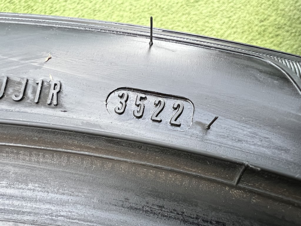 275/40 R22 Goodyear UltraGrip Performance téli gumi 8mm 7. kép