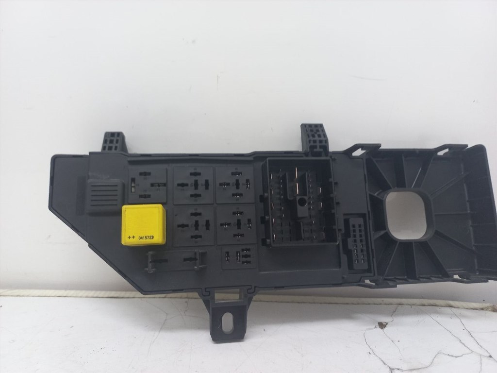 OPEL VECTRA C 1.9 CDTI Biztosítéktábla Utastér #10392# 13181984 2. kép