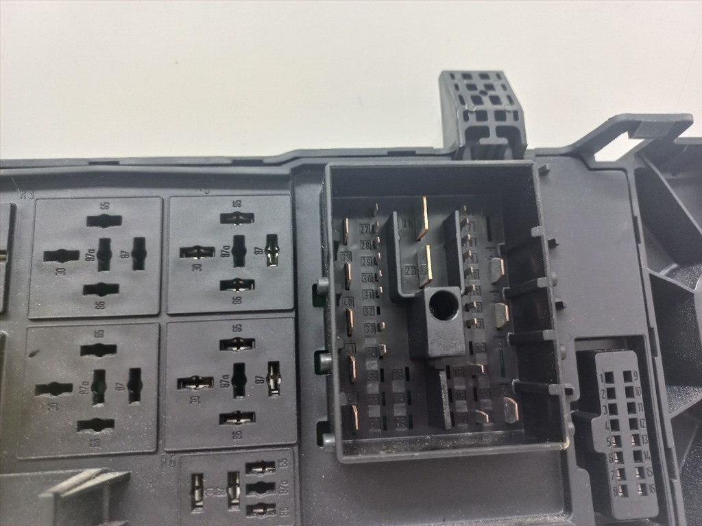 OPEL VECTRA C 1.9 CDTI Biztosítéktábla Utastér #10392# 13181984 3. kép