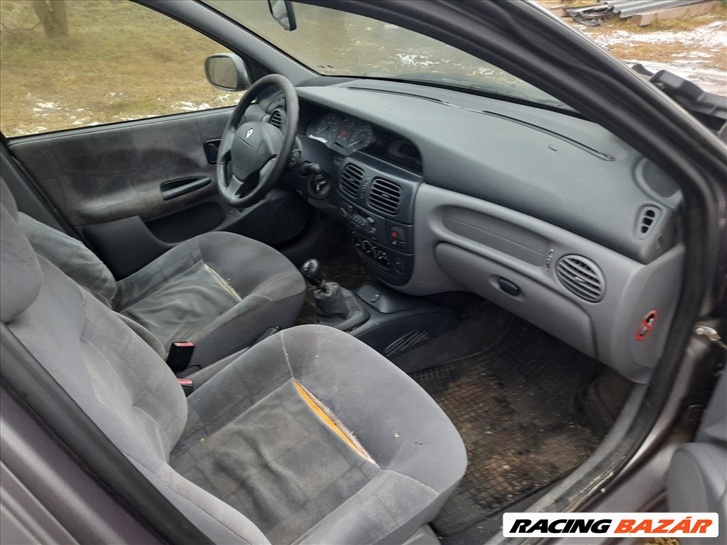 Renault Mégane I kombi bontott alkatrészei 5. kép