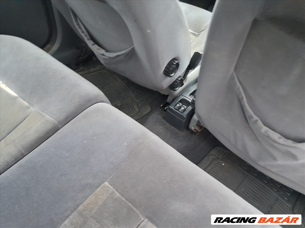 Renault Mégane I kombi bontott alkatrészei 6. kép