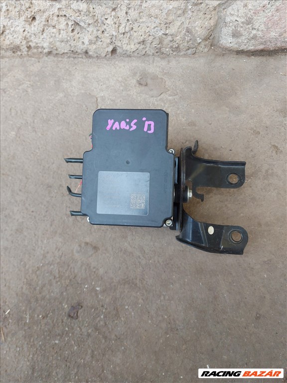 Toyota Yaris (XP130/XP150) 1.4 D-4D ABS kocka 2401 445400d020 1. kép