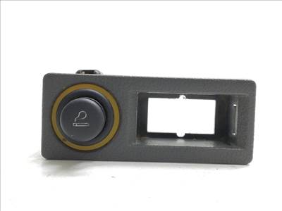 RENAULT CLIO I (B/C57_/ 5/357_) 1.2 (5/357Y/ 5/357K) Szivargyújtó Aljzat #6427# 7700804173