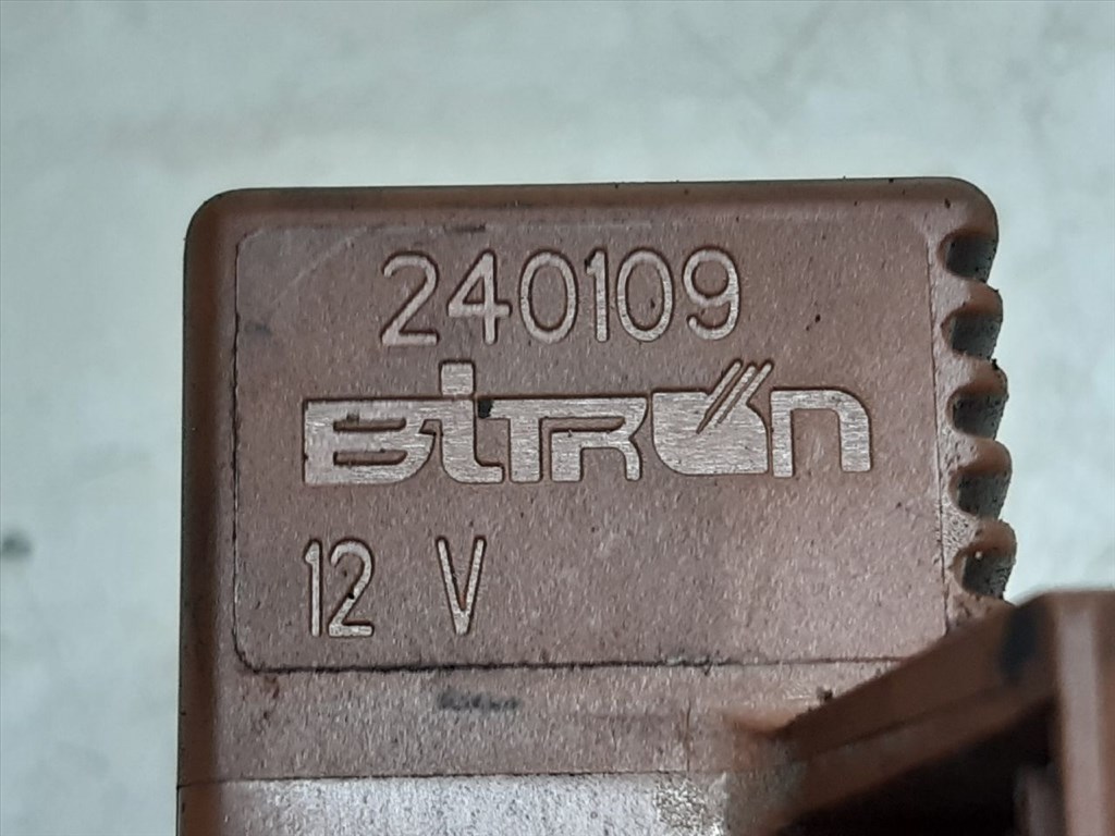 PEUGEOT 406 Break (8E/F) 2.0 HDI 110 Üzemanyag Szivattyú Relé #18090# 8. kép