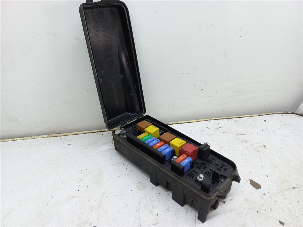 OPEL SIGNUM 2.2 direct Biztosítéktábla Motortér #24572# 13144711 1. kép