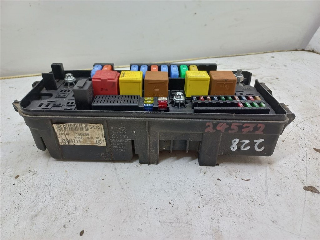 OPEL SIGNUM 2.2 direct Biztosítéktábla Motortér #24572# 13144711 5. kép