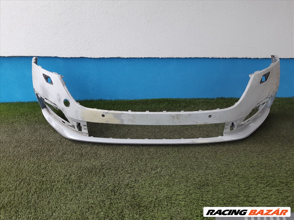 Skoda Octavia Mk4 első lökhárító üresen, javított, kis repedés a szegélyen 124031190100 4. kép