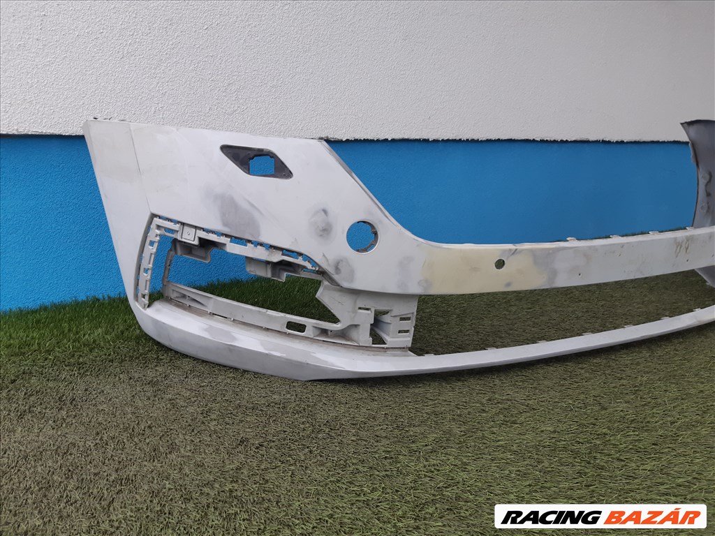 Skoda Octavia Mk4 első lökhárító üresen, javított, kis repedés a szegélyen 124031190100 5. kép
