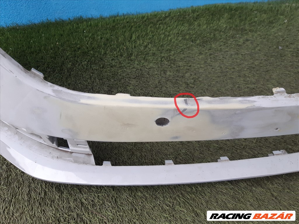 Skoda Octavia Mk4 első lökhárító üresen, javított, kis repedés a szegélyen 124031190100 6. kép