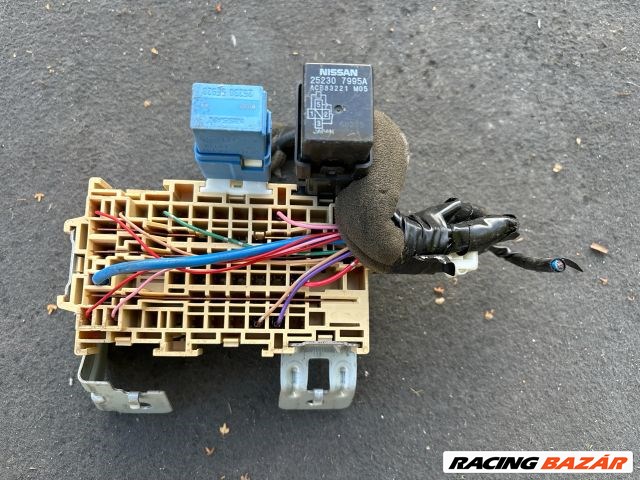 Nissan Pulsar (C13) NISSAN PULSAR Biztosítéktábla Utastér 252307995a 2. kép