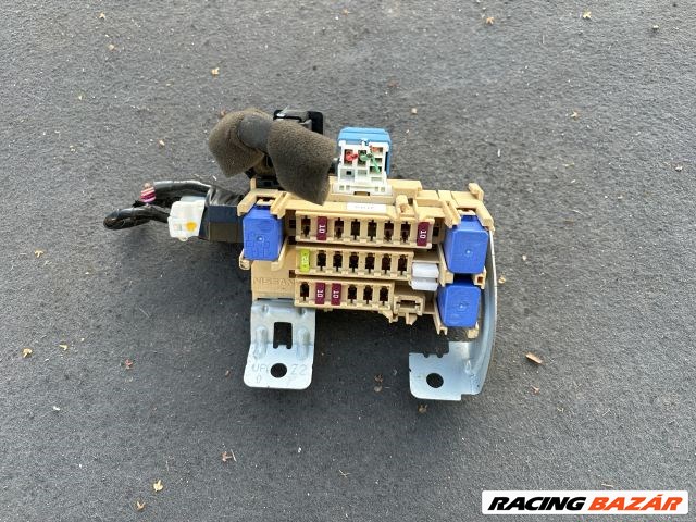 Nissan Pulsar (C13) NISSAN PULSAR Biztosítéktábla Utastér 252307995a 1. kép