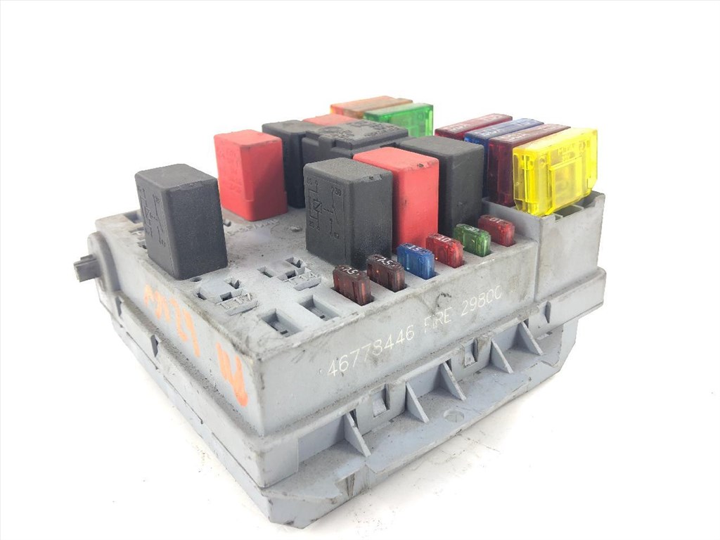 Gyári bontott biztosítékdoboz Punto II 1,2 16V 46778446 3. kép