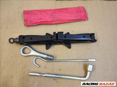 Daihatsu Materia emelő készlet 