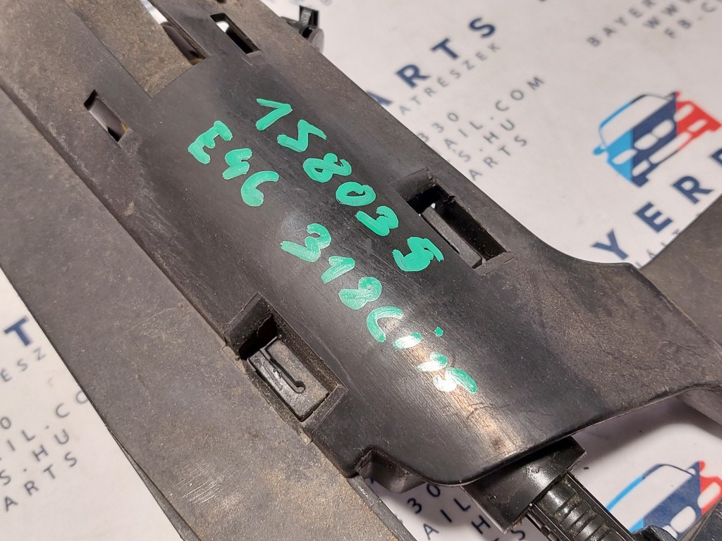 BMW E46 coupe cabrio bal elsõ kék orientblau fényszórómosós lámpamosó bajuszléc bajusz léc - hibás 3. kép