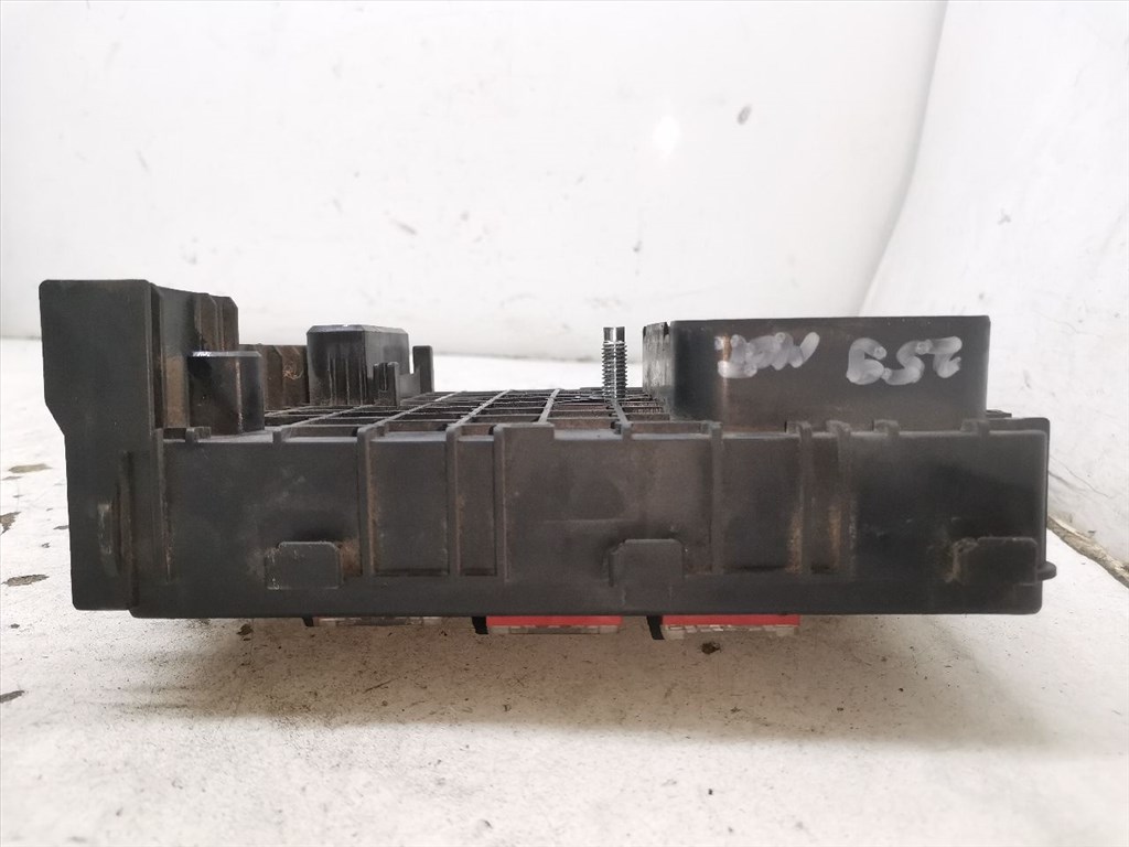 VW PASSAT Variant VI (3C5) 2.0 TDI 16V Biztosítéktábla Motortér #29940# 3C0937125 3. kép