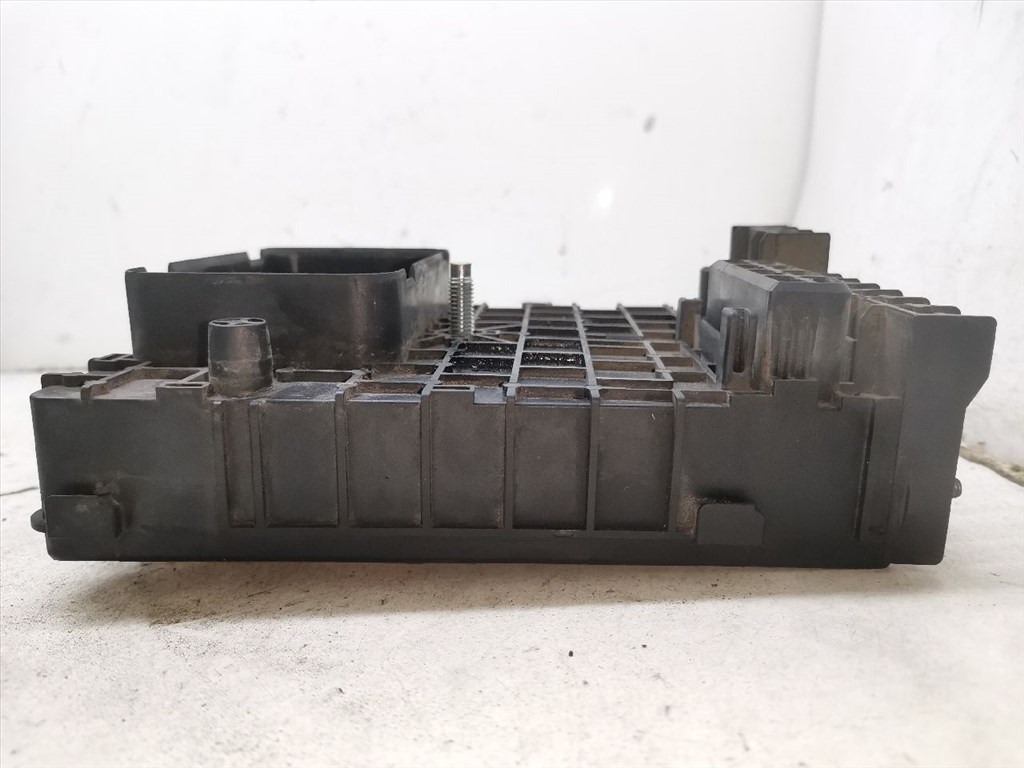 VW PASSAT Variant VI (3C5) 2.0 TDI 16V Biztosítéktábla Motortér #29940# 3C0937125 4. kép