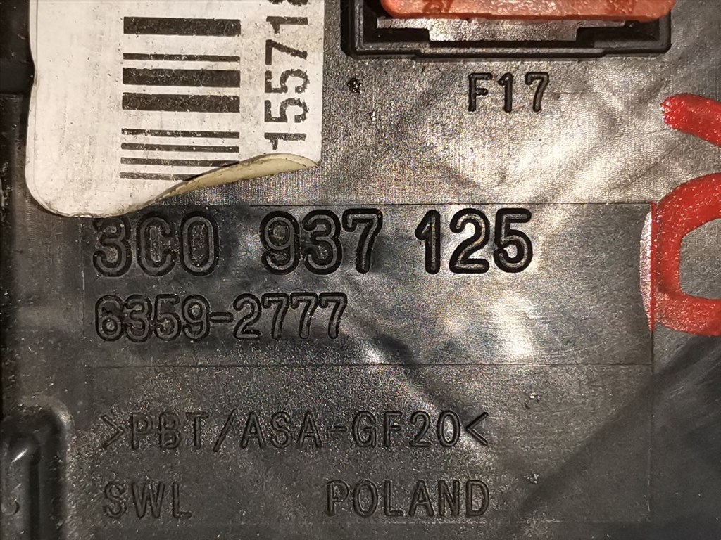 VW PASSAT Variant VI (3C5) 2.0 TDI 16V Biztosítéktábla Motortér #29940# 3C0937125 7. kép