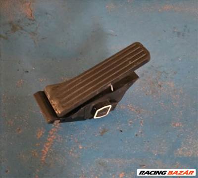 Mercedes C-, E-, CLS-, S-osztály gázpedál A2043000004