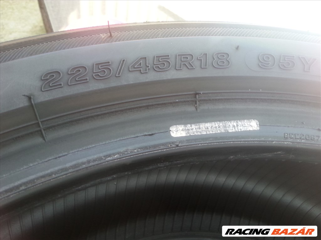  225/45R18 és 245/40R18 Bridgestone két széles nyári gumi garnitúra 3. kép