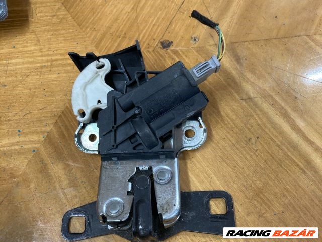Audi A4 (B8 - 8K) csomagtér ajtó zárszerkezet  1. kép