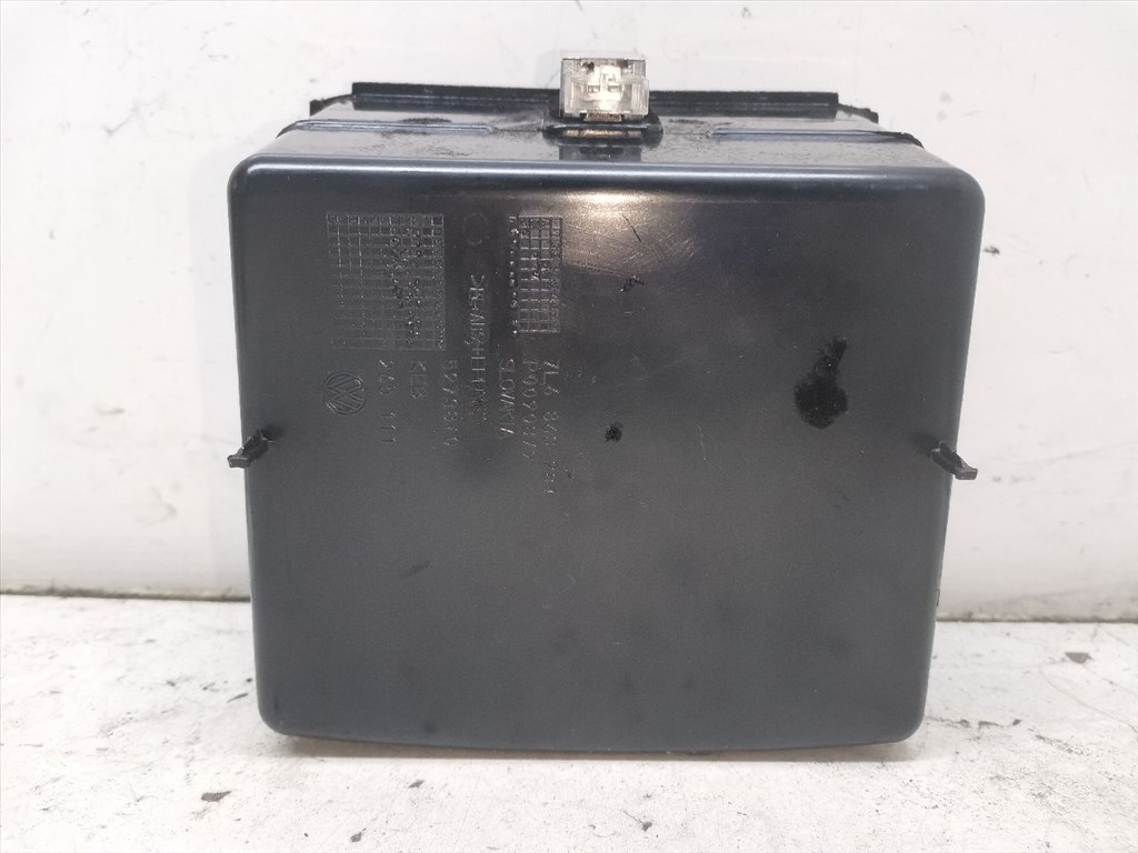 VW TOUAREG (7LA/ 7L6/ 7L7) 2.5 R5 TDI Hátsó Tároló Rekesz #31616# 7L6863284 4. kép