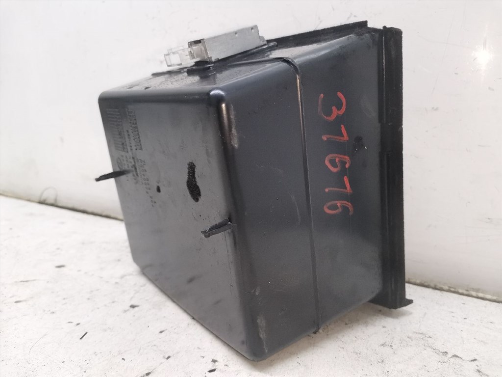 VW TOUAREG (7LA/ 7L6/ 7L7) 2.5 R5 TDI Hátsó Tároló Rekesz #31616# 7L6863284 6. kép