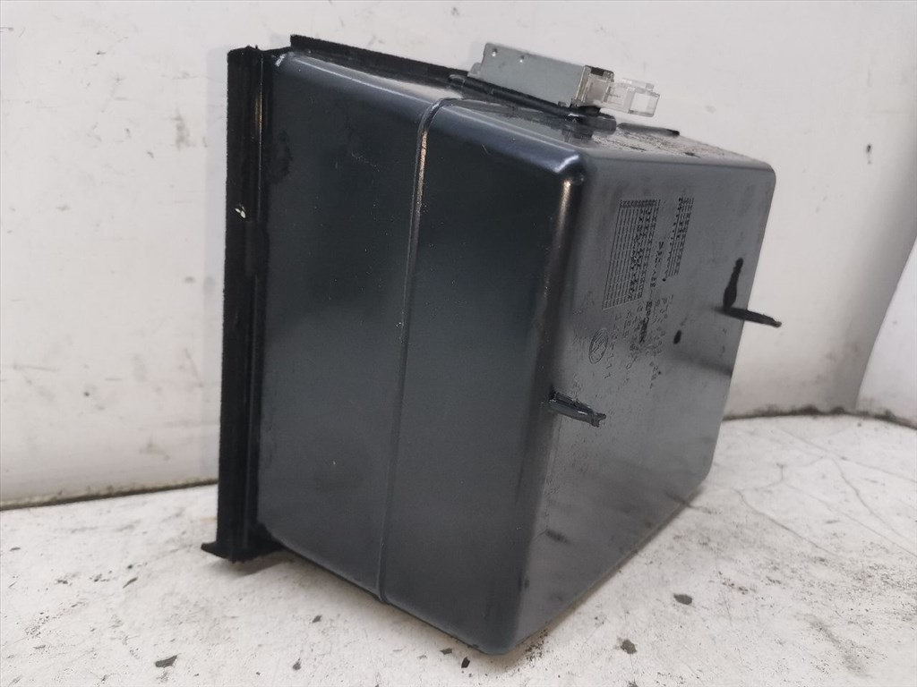 VW TOUAREG (7LA/ 7L6/ 7L7) 2.5 R5 TDI Hátsó Tároló Rekesz #31616# 7L6863284 7. kép