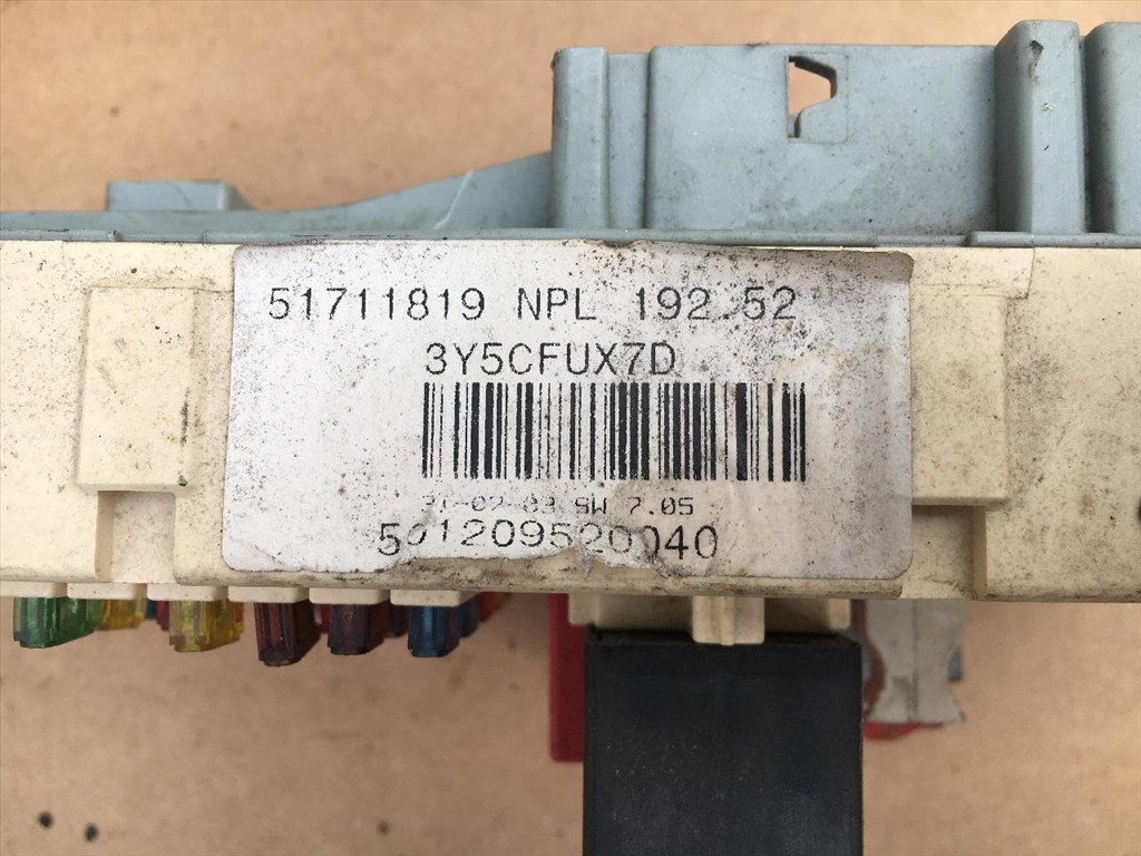 Fiat Stilo gyári, bontott biztosítéktábla 46750594 3. kép