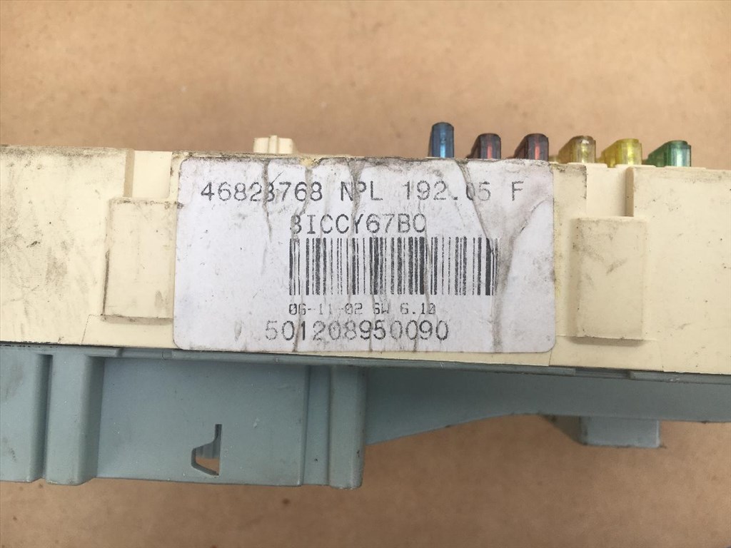 Fiat Stilo gyári, bontott biztosítéktábla 46778898 3. kép