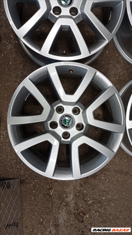  5x112 lyukosztású 7JJ 17" használt (gyári felni) alufelni 2. kép