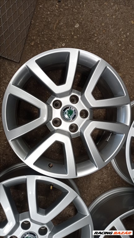  5x112 lyukosztású 7JJ 17" használt (gyári felni) alufelni 5. kép