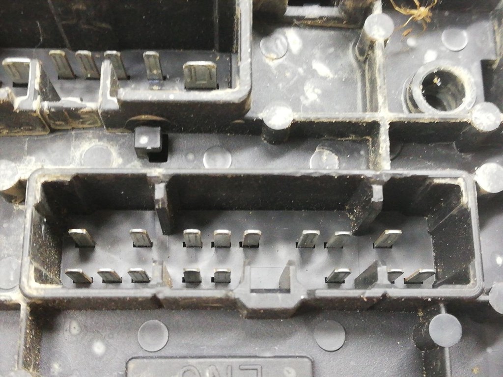 SUZUKI FORENZA 2.0 Biztosítéktábla Motortér #9828# 6. kép