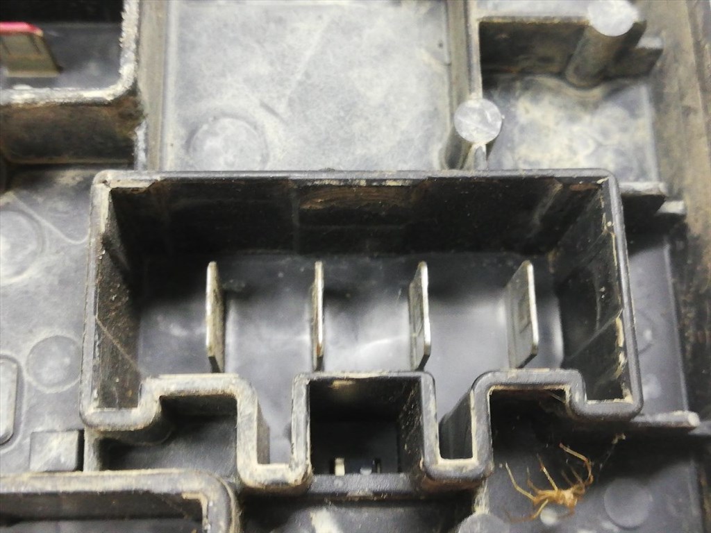 SUZUKI FORENZA 2.0 Biztosítéktábla Motortér #9828# 8. kép