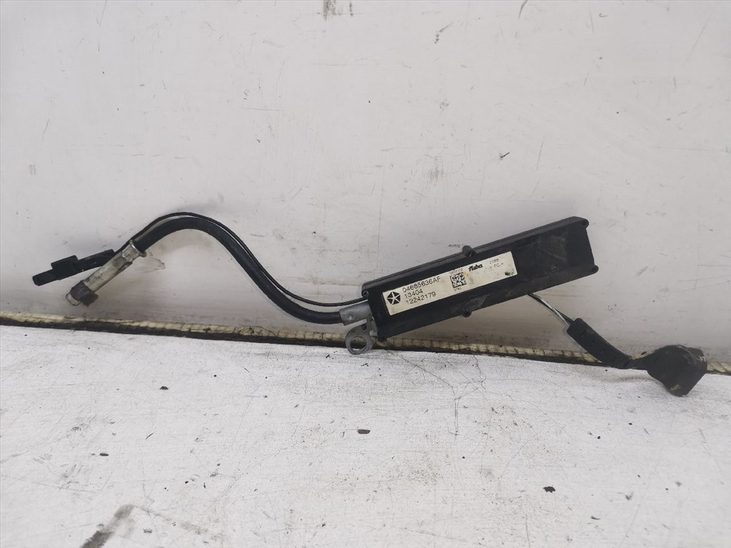 CHRYSLER VOYAGER IV (RG/ RS) 2.5 CRD Antenna Erősítő #30827# 04685636AF 1. kép