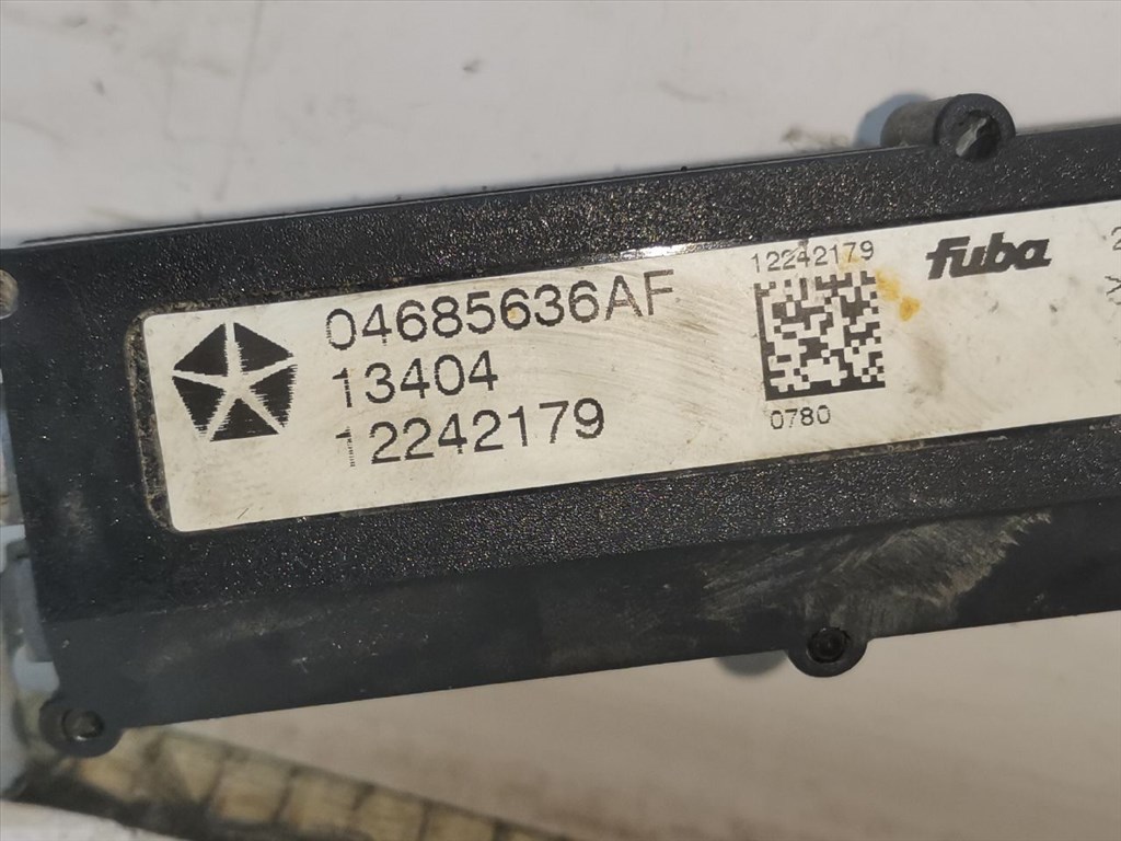 CHRYSLER VOYAGER IV (RG/ RS) 2.5 CRD Antenna Erősítő #30827# 04685636AF 4. kép