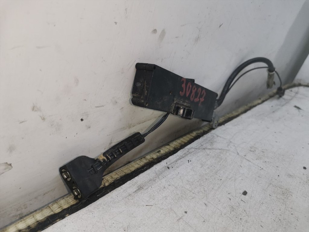 CHRYSLER VOYAGER IV (RG/ RS) 2.5 CRD Antenna Erősítő #30827# 04685636AF 6. kép