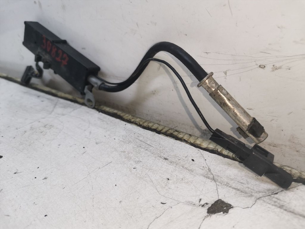CHRYSLER VOYAGER IV (RG/ RS) 2.5 CRD Antenna Erősítő #30827# 04685636AF 7. kép